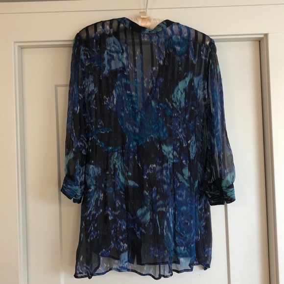 Joie Anthropologie Flowy Floral silk blouse size M - Picture 3 of 7